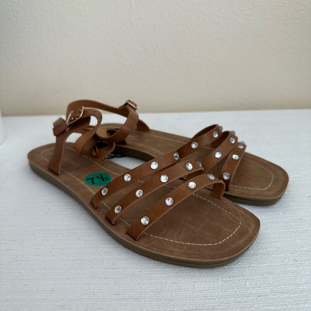 New Madden Girl Brown Rhinestone Ankle Strap Flat Sandals Woman’s 7.5